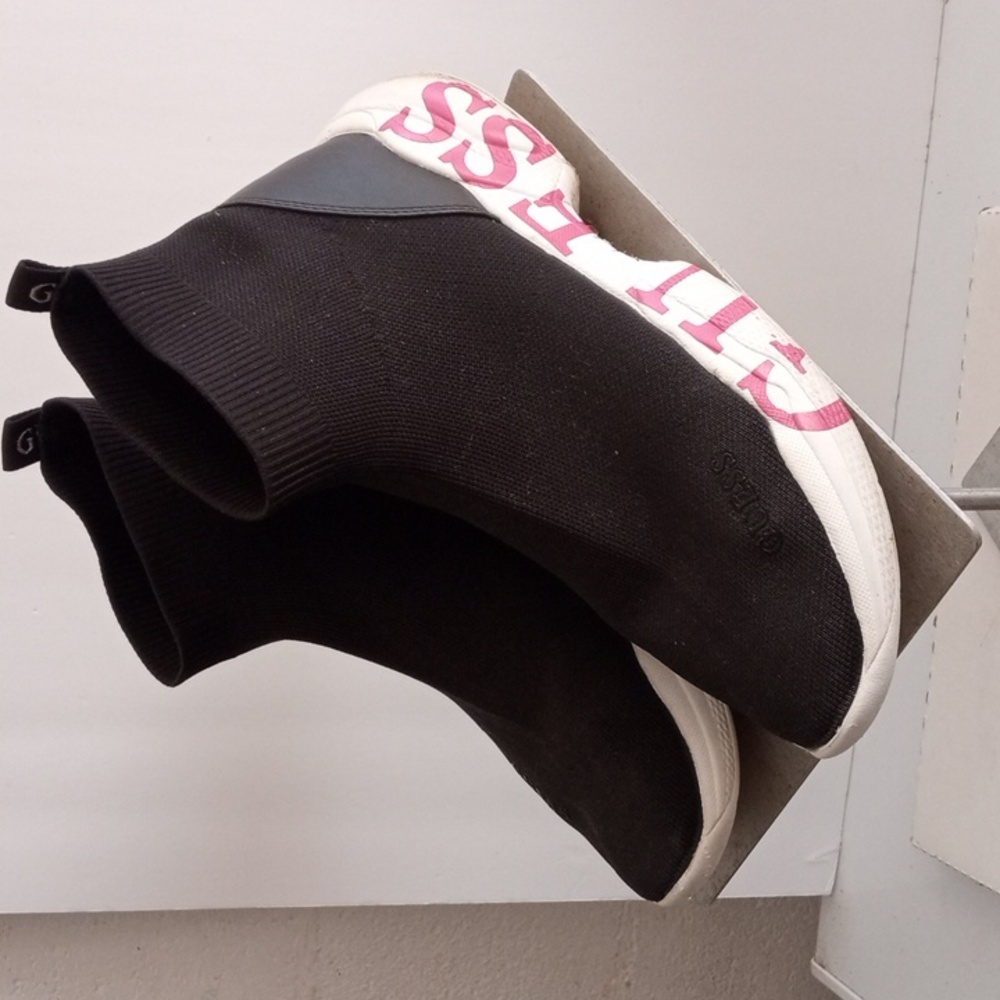 Ladies Guess black knit sneakers sz 11